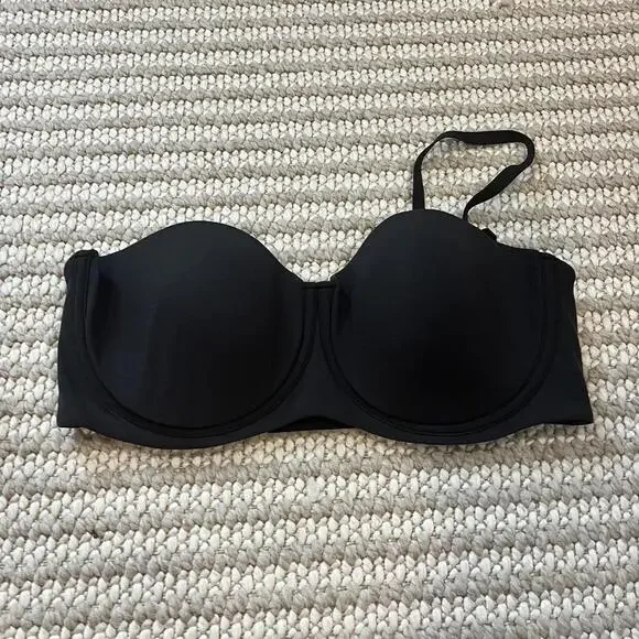 SKIMS Fits Everybody Strapless Bra - Picture 2 of 3
